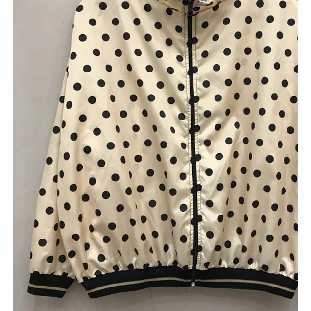 Campera Rompeviento Lunares Negros