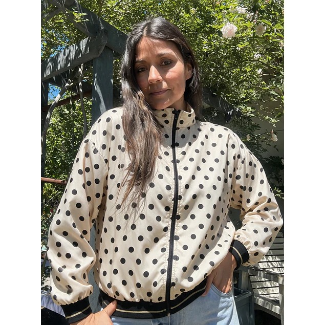 Campera Rompeviento Lunares Negros