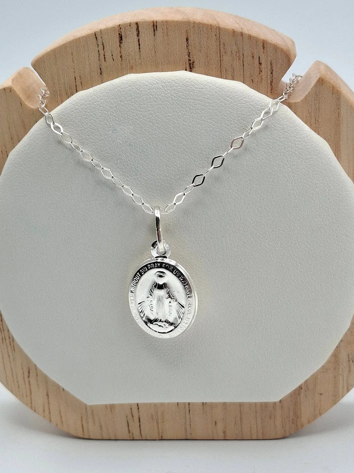 Collar Virgen Milagrosa 1