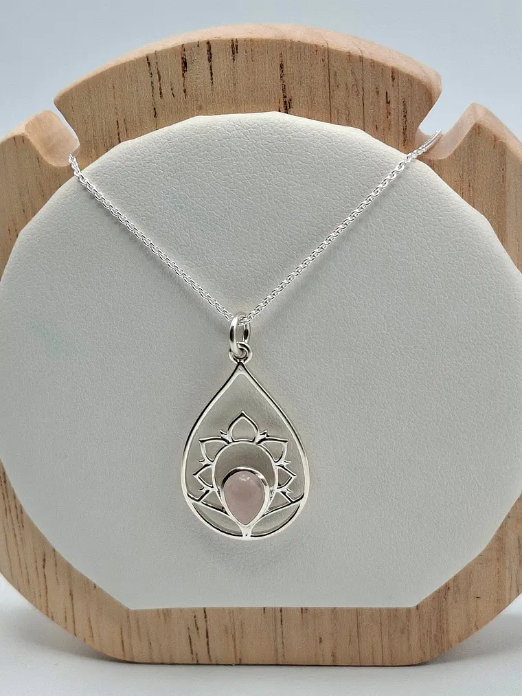 Collar Flor de loto con cuarzo rosa 1