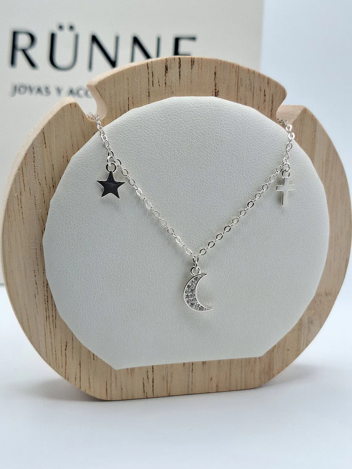 Collar Luna, estrella y cruz 1