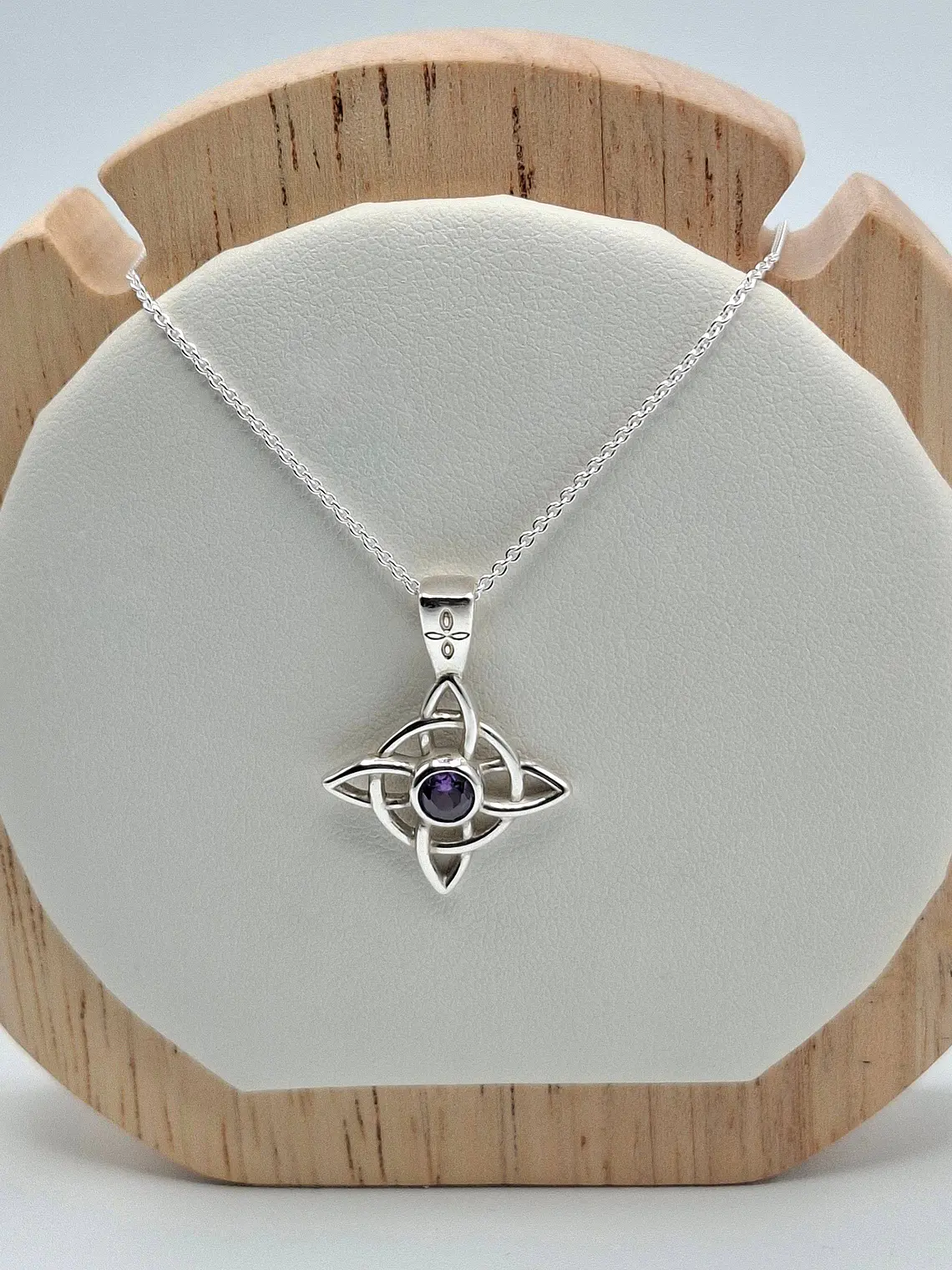 Collar Nudo de Bruja circón morado 1