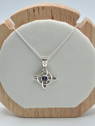 Collar Nudo de Bruja circón morado
