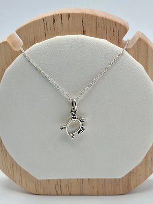 Collar Tortuga con piedra luna