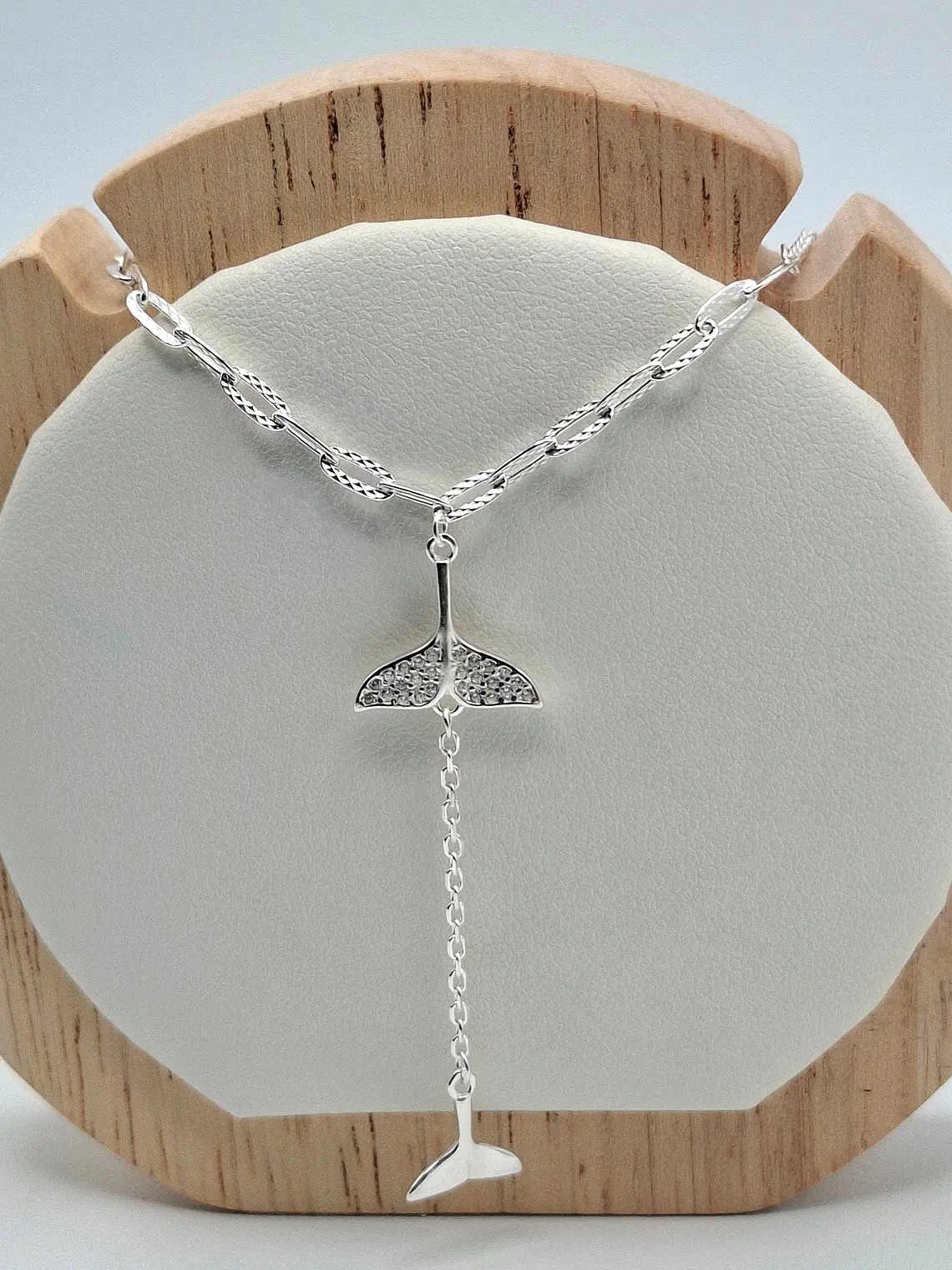 Collar Cola de ballena con microcircones 1