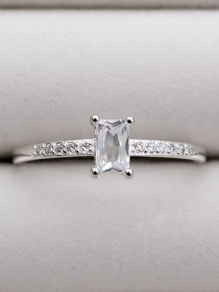 Anillo Solitario corte baguette 1