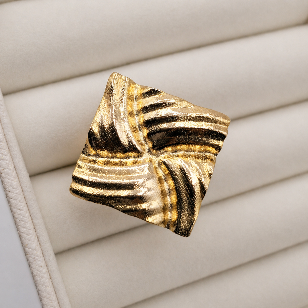 Anillo Destello Dorado Ajustable