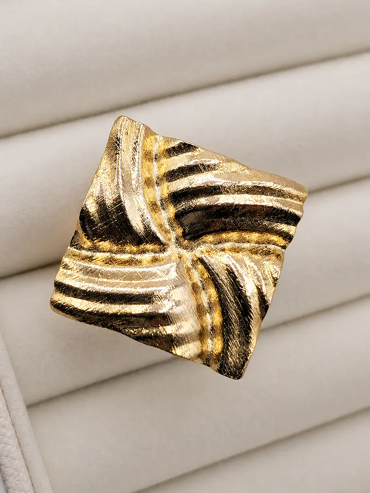 Anillo Destello Dorado Ajustable  1