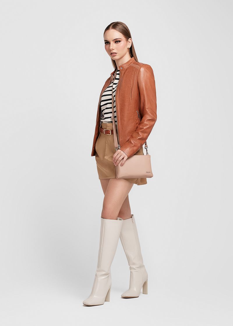 CASACA CON DETALLE EN LOS HOMBROS Line 5