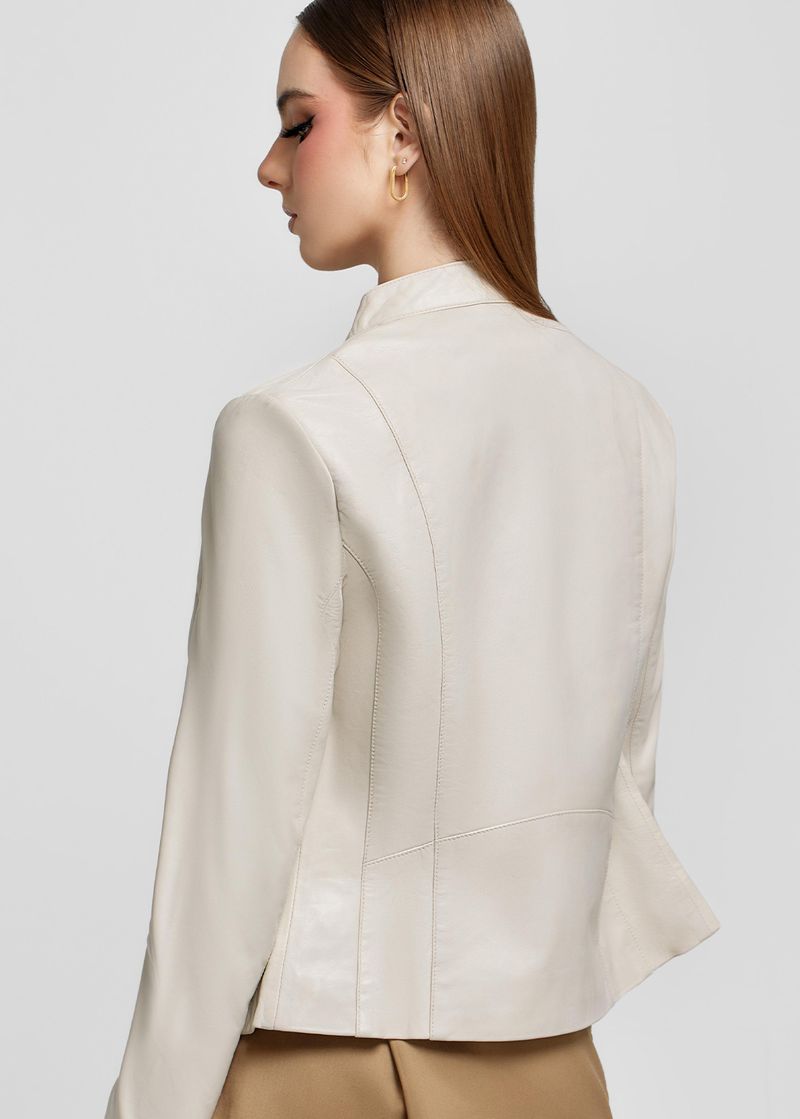 CASACA CON DETALLE EN LOS HOMBROS Line 3