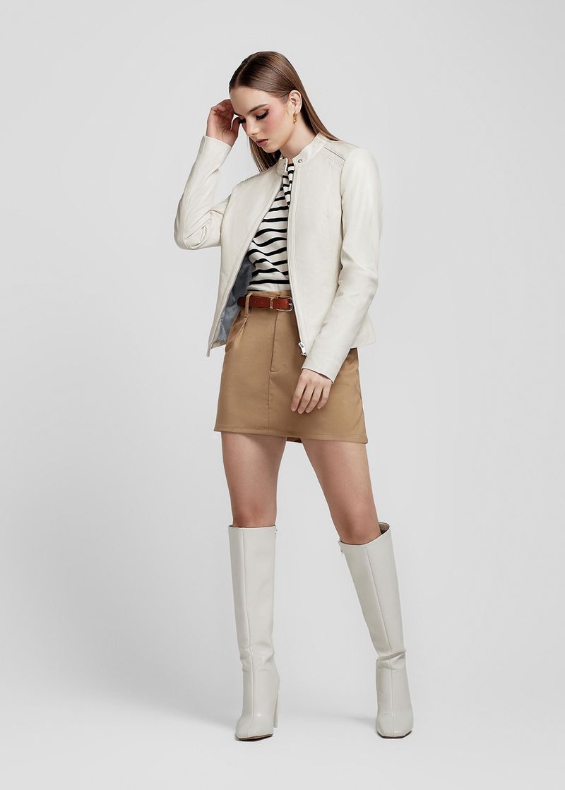 CASACA CON DETALLE EN LOS HOMBROS Line 5