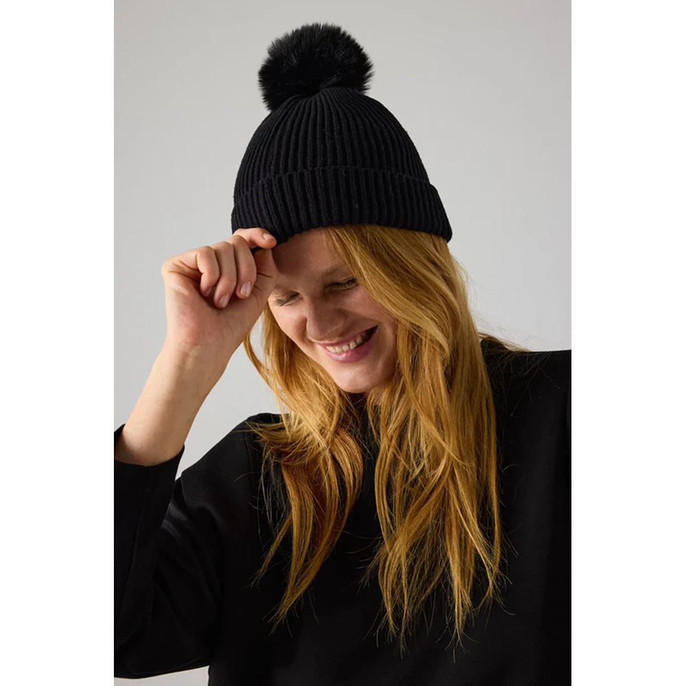 Gorro de Mulher com Pompom