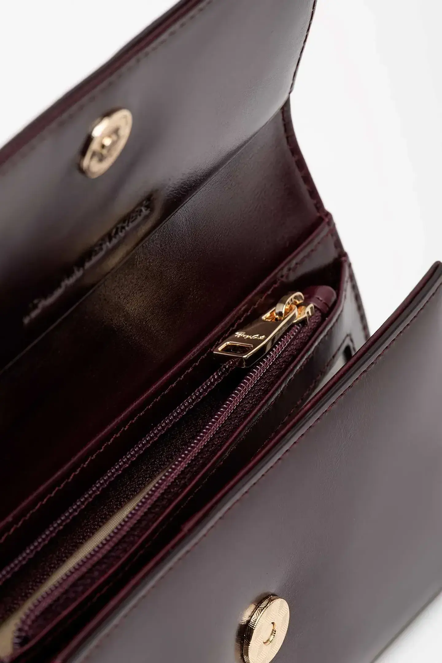 BILLETERA CUERO CROCO GLOW MIDI 4