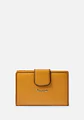 BILLETERA MEDIANA COLECCION CAPSULA 73 MUSTARD Line - Miniatura 1