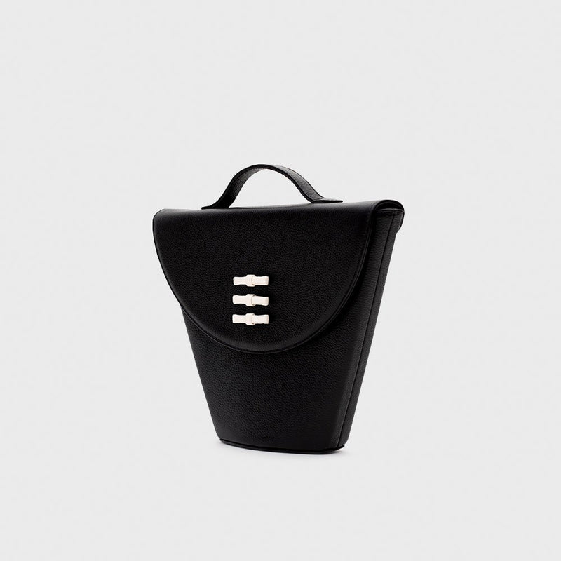 LUCILLE FLAP TRAPEZE BAG NEGRO 4