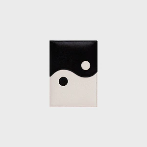 PORTAPASAPORTE LUCKY YIN YANG HUESO NEGRO