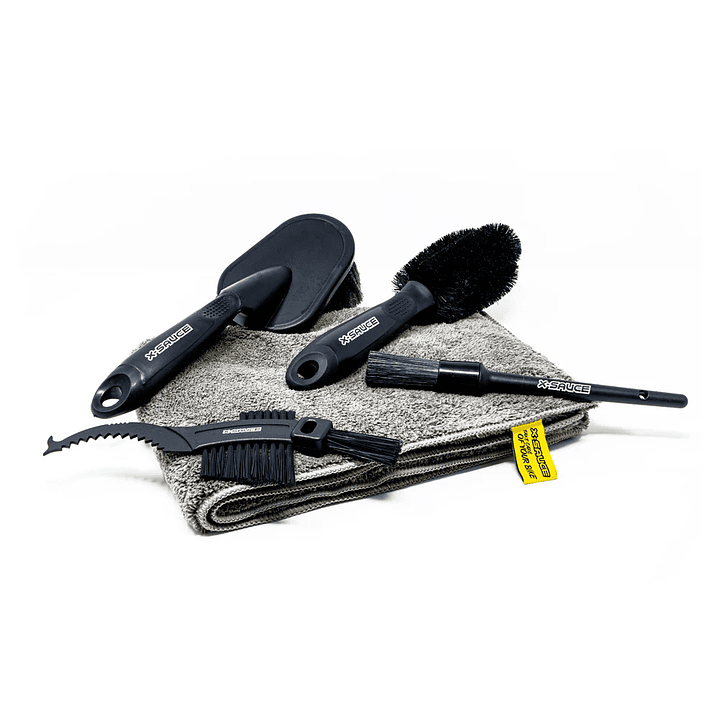 SET DE CEPILLOS DE LIMPIEZA (4 CEPILLOS + PAÑO + BOLSO) 1