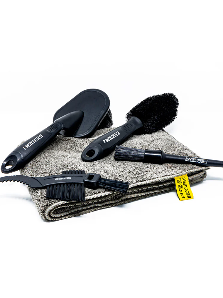 SET DE CEPILLOS DE LIMPIEZA (4 CEPILLOS + PAÑO + BOLSO) 1