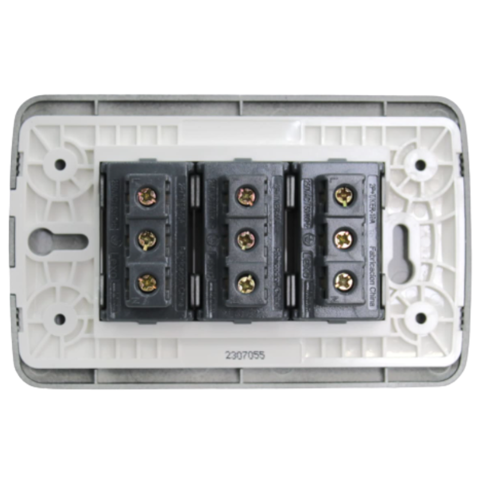 Toma Corriente Triple 10A 250V Grafito Armado LEXO 3