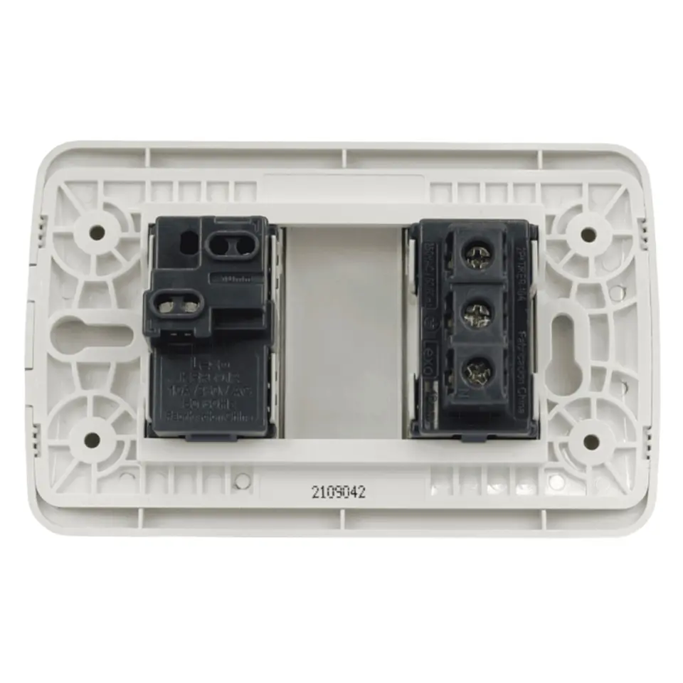 Interruptor 9/12 + Toma 10A 250V Blanco / Plata LEXO 3