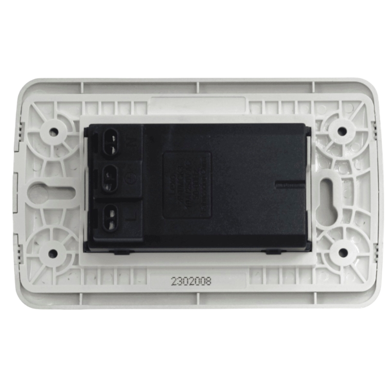 Toma Triple Compacto 10A 250V Blanco / Plata LEXO 3