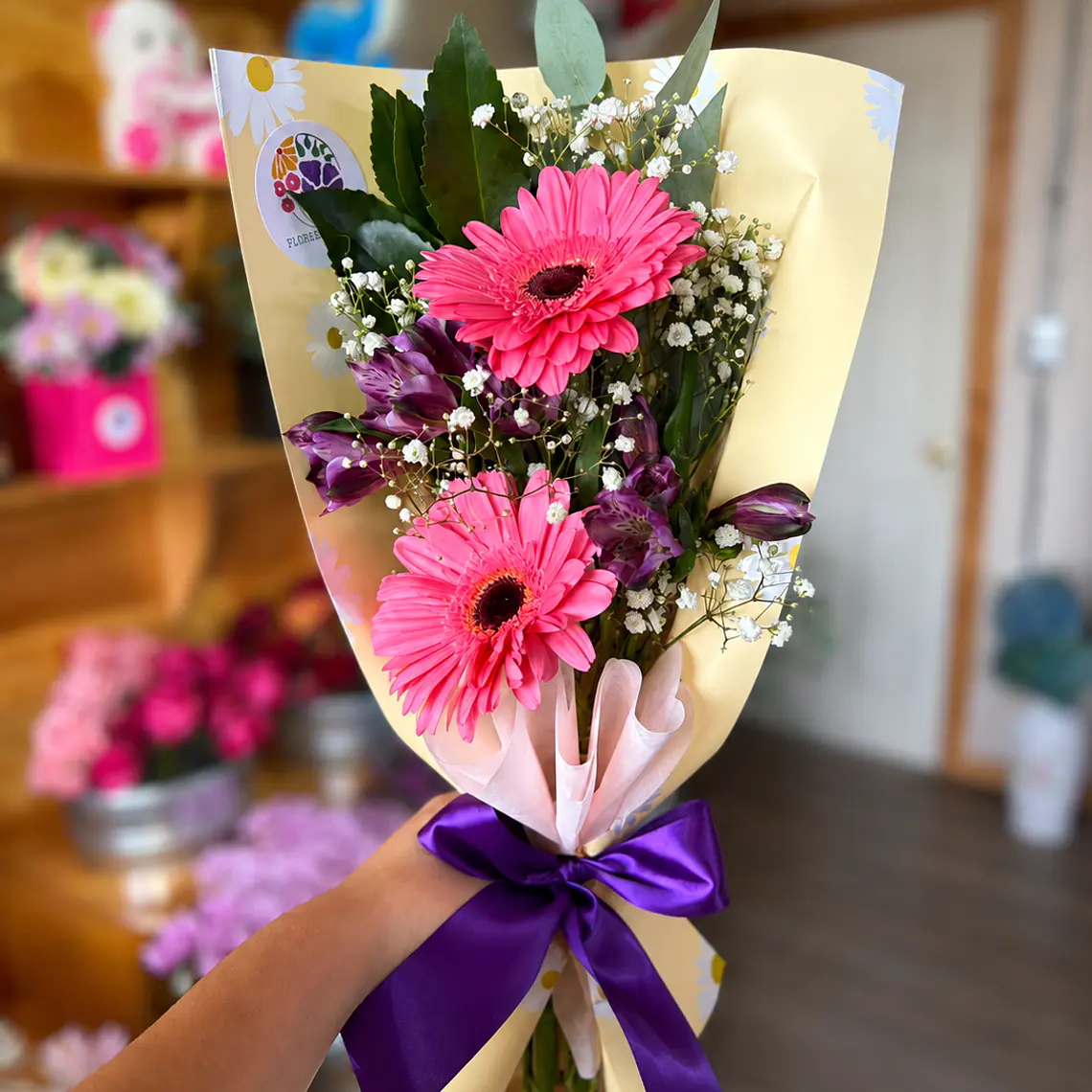 Ramo de 2 gerberas + astromelias 1