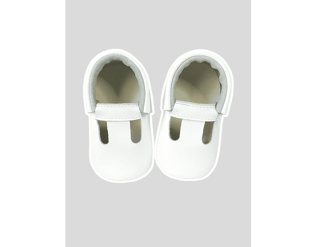 Moccs cuero blanco con abertura frontal