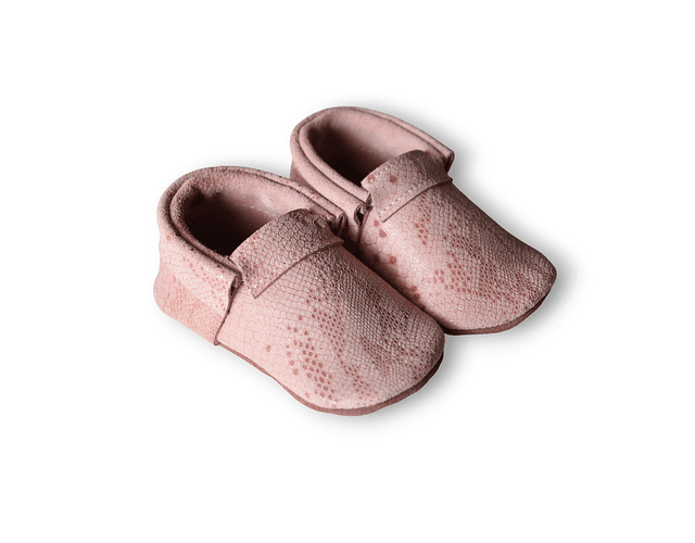 Moccs clásico rosa folia reptil