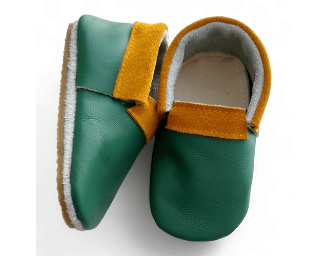 Moccs cuero verde con aplicación mostaza Oferta!