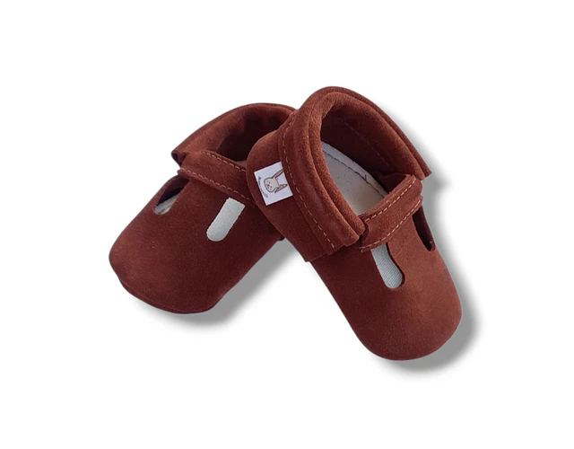 Moccs con aberturas modelo pluma