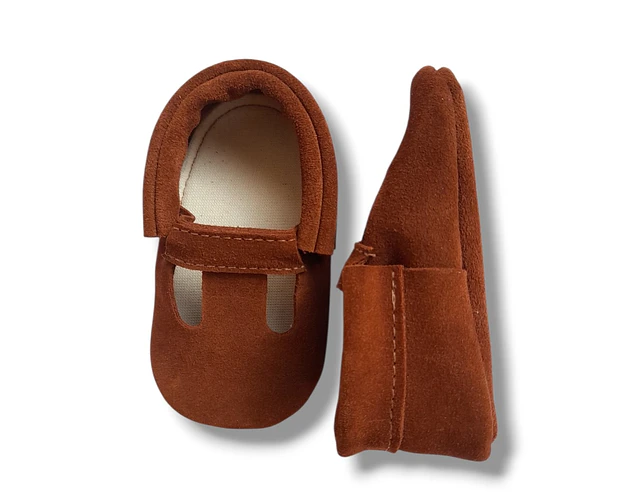 Moccs con aberturas modelo pluma