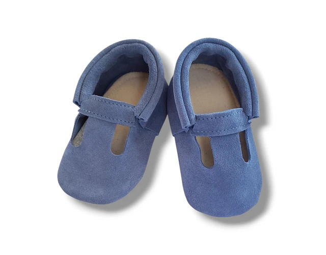 Moccs con aberturas modelo pluma