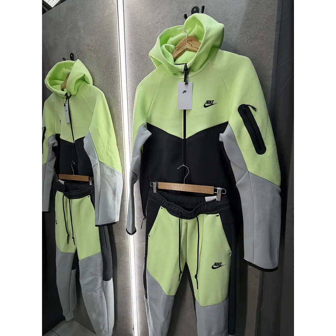 CONJUNTO NIKE TECH 1