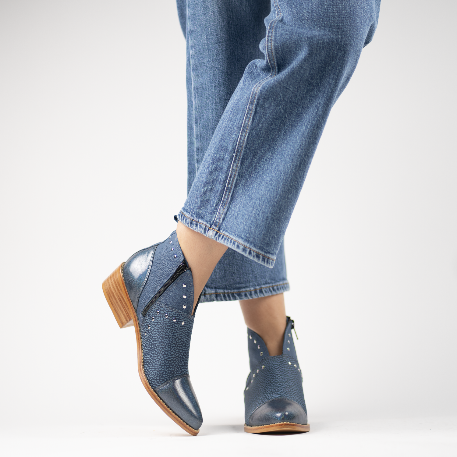 Luana Galactic Blue 8