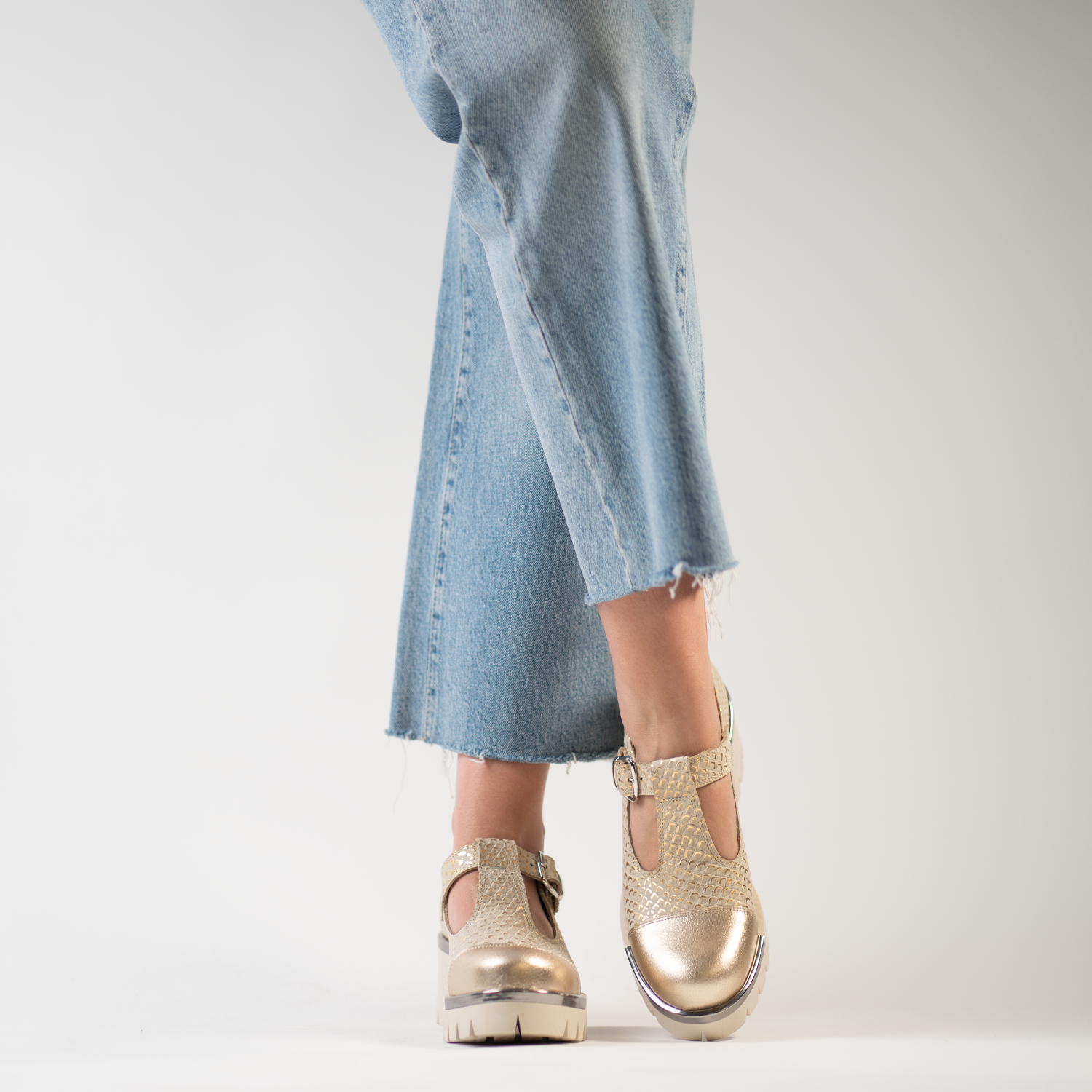 Granada Marfil Gold 4