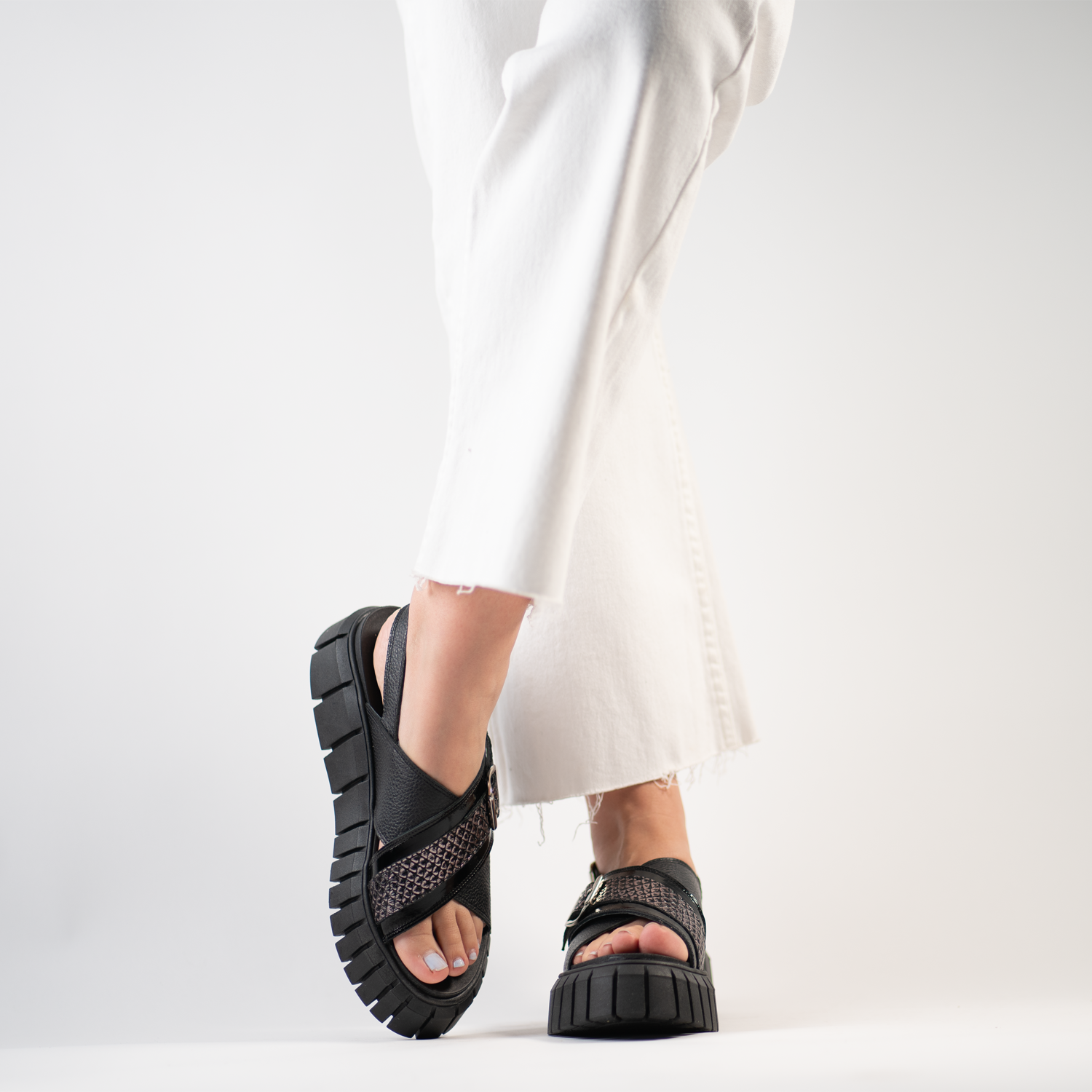 Chiara Black Silver 5