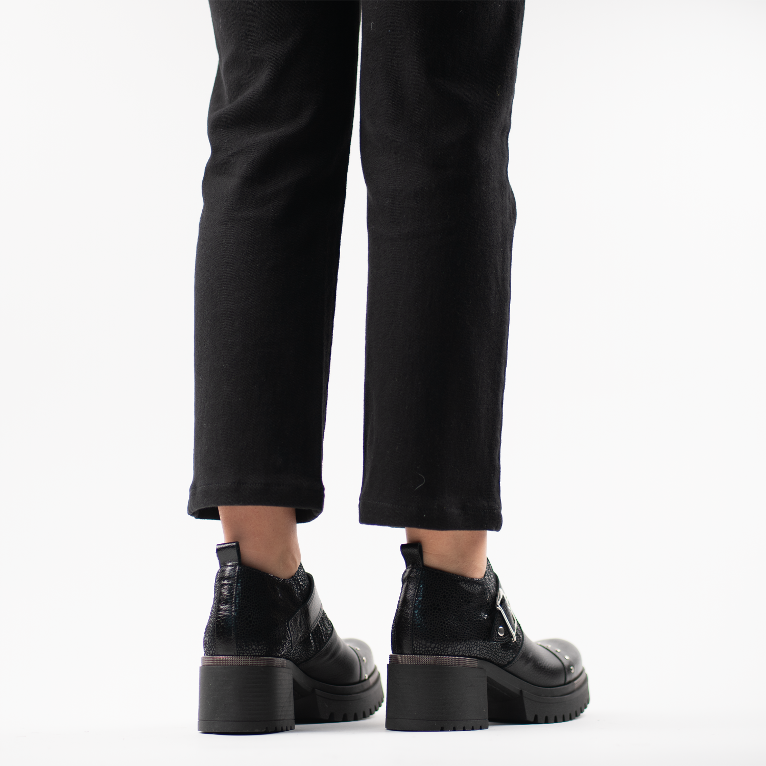 Petra Black 15