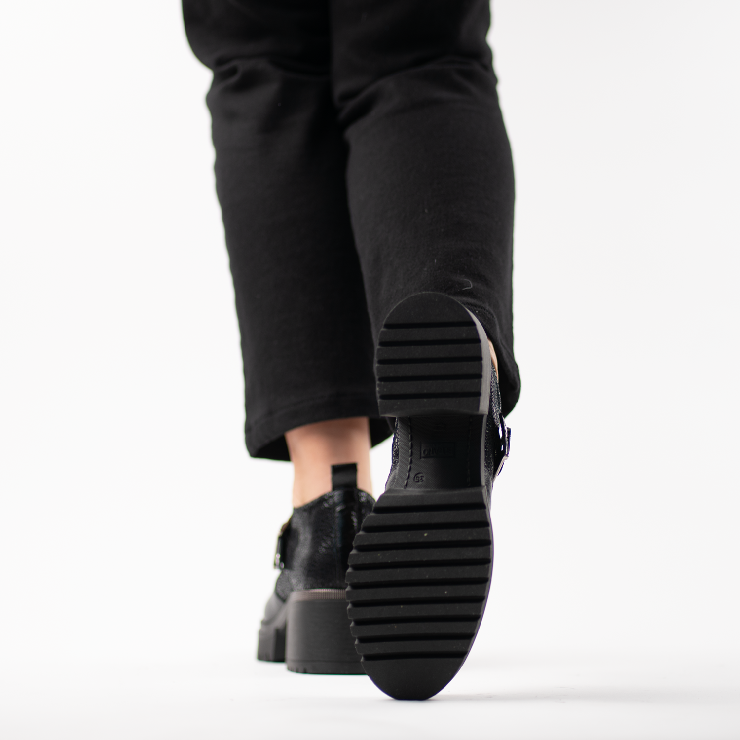Petra Black 16
