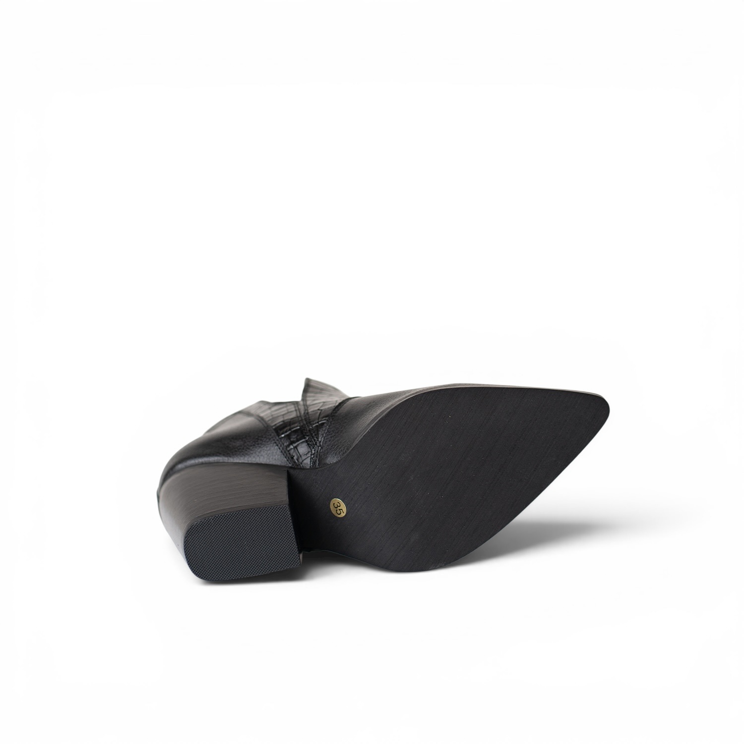 Salma Black 6
