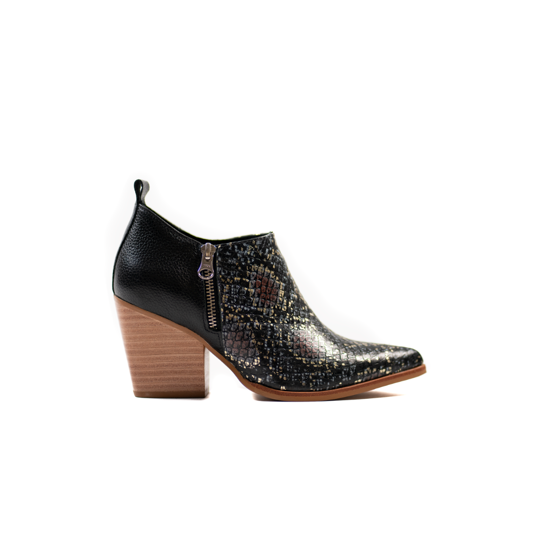 Claire Negro King 1