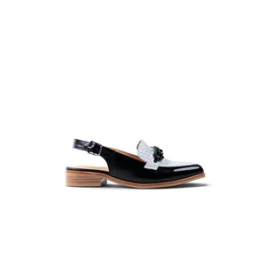 Aura Black White