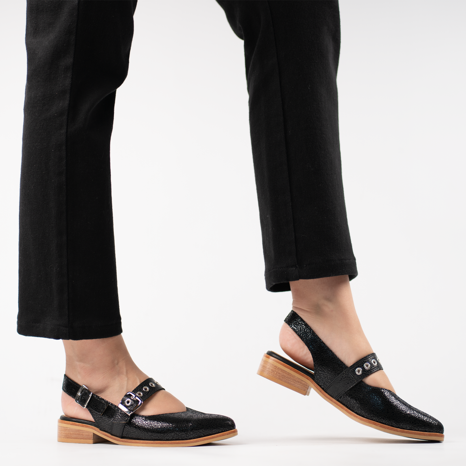 Amelia Black 4