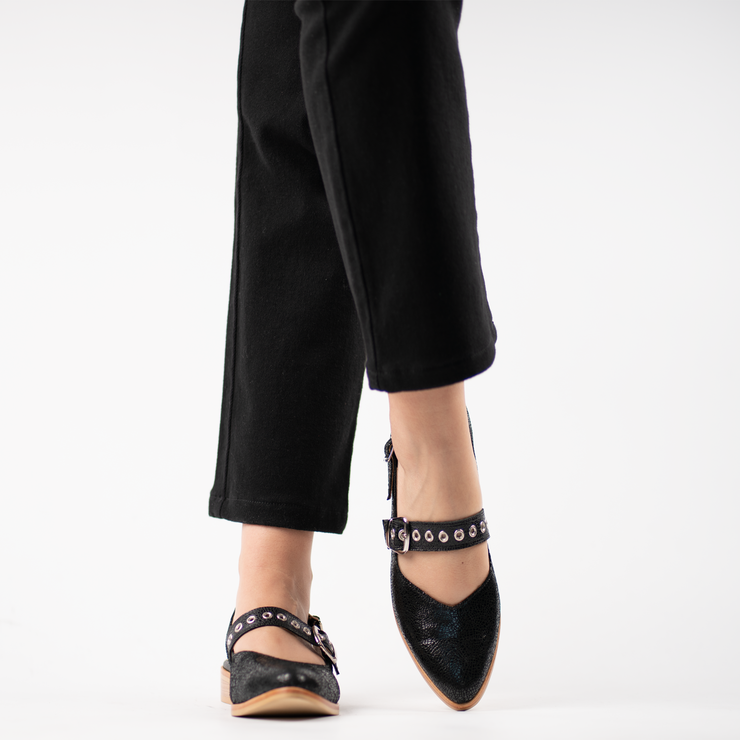 Amelia Black 6