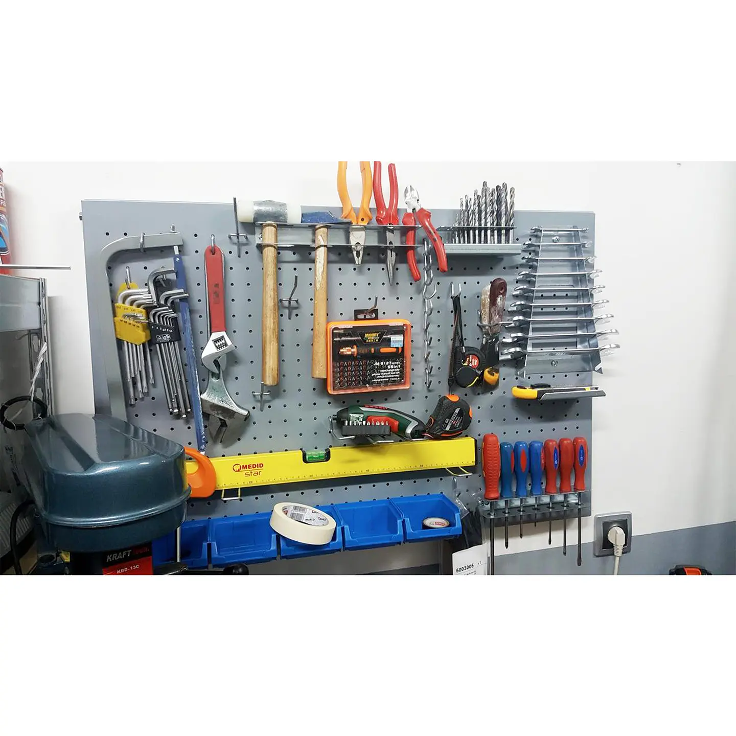 Panel Perforado PanelClik 1200x400 Gris + 8 Ganchos 5