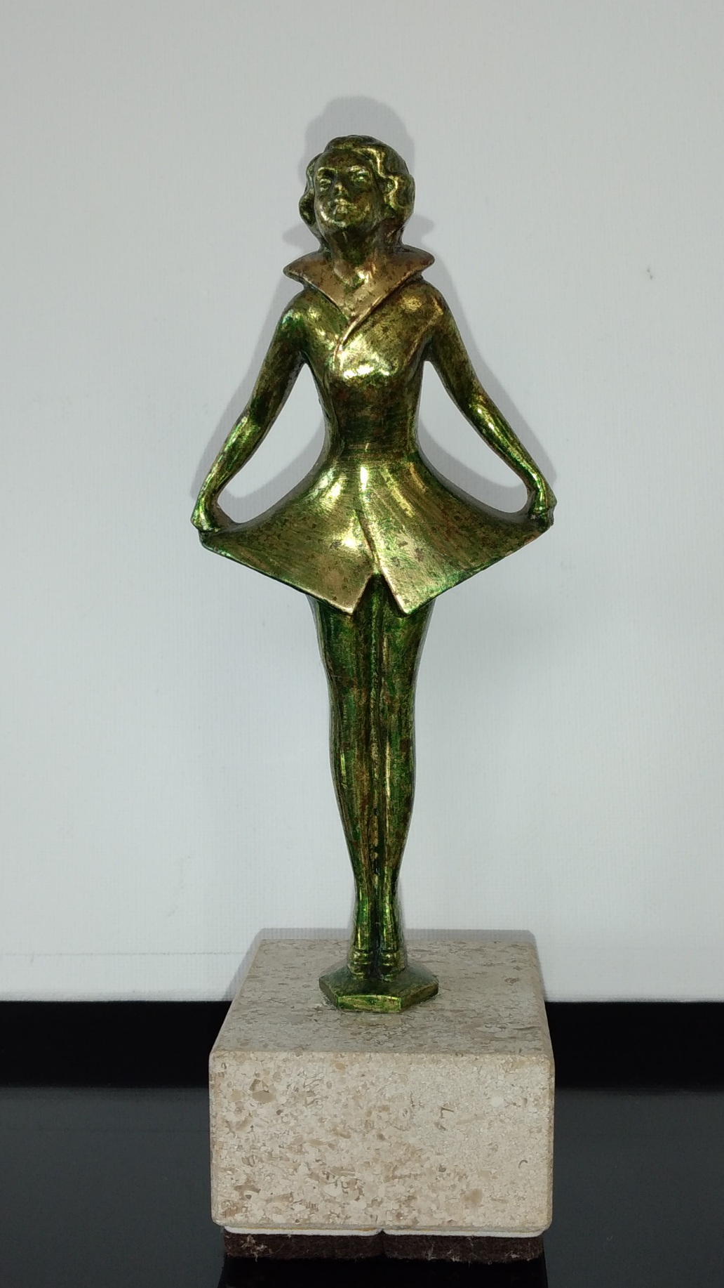 Figura feminina arte déco 