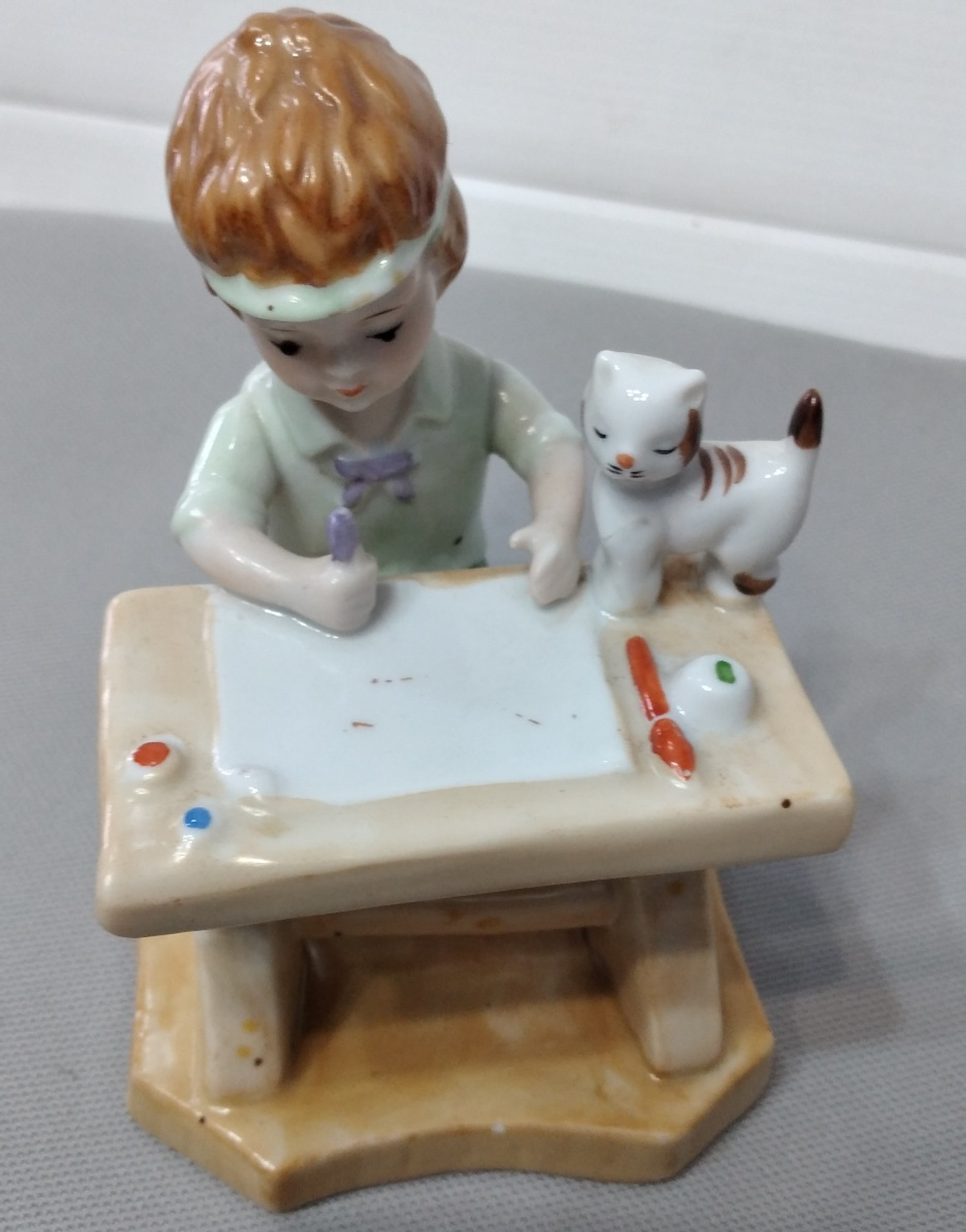 Estatueta em porcelana 1