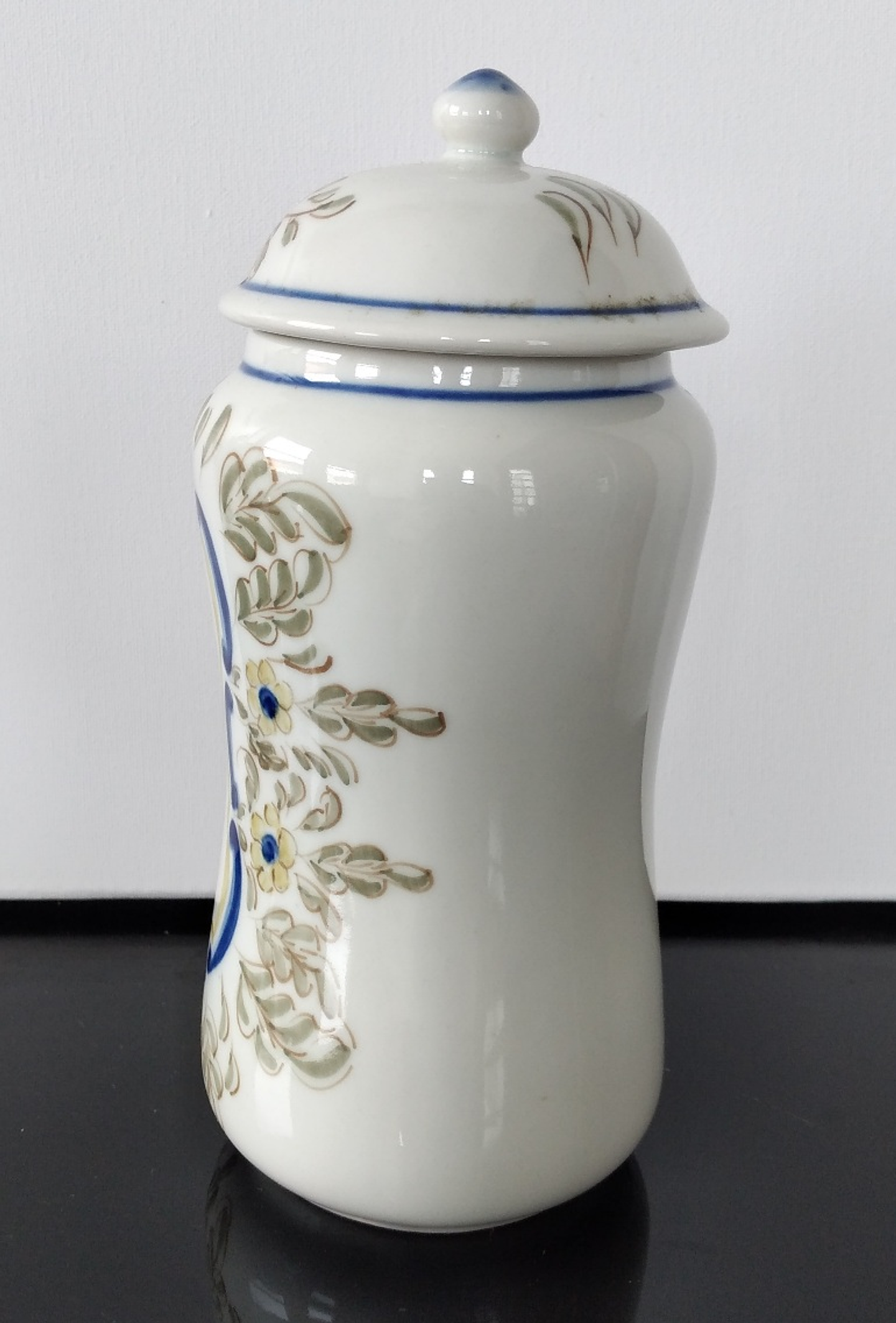 Pote de farmácia  4