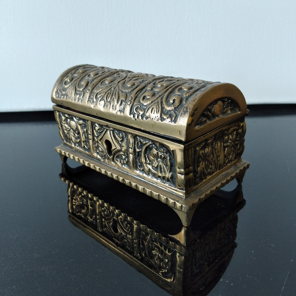 Baú em bronze  2