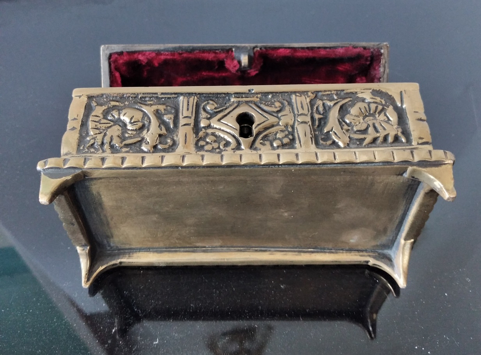 Baú em bronze  5