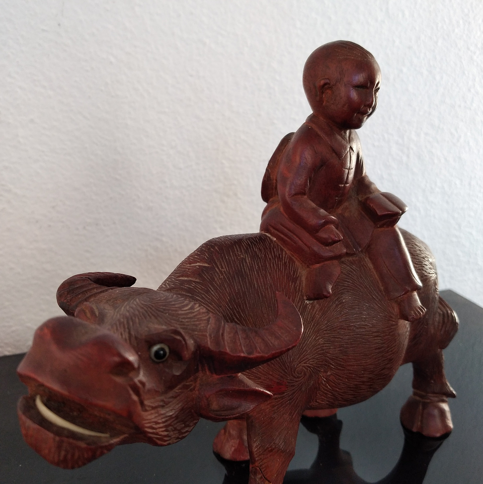 Búfalo em madeira 5